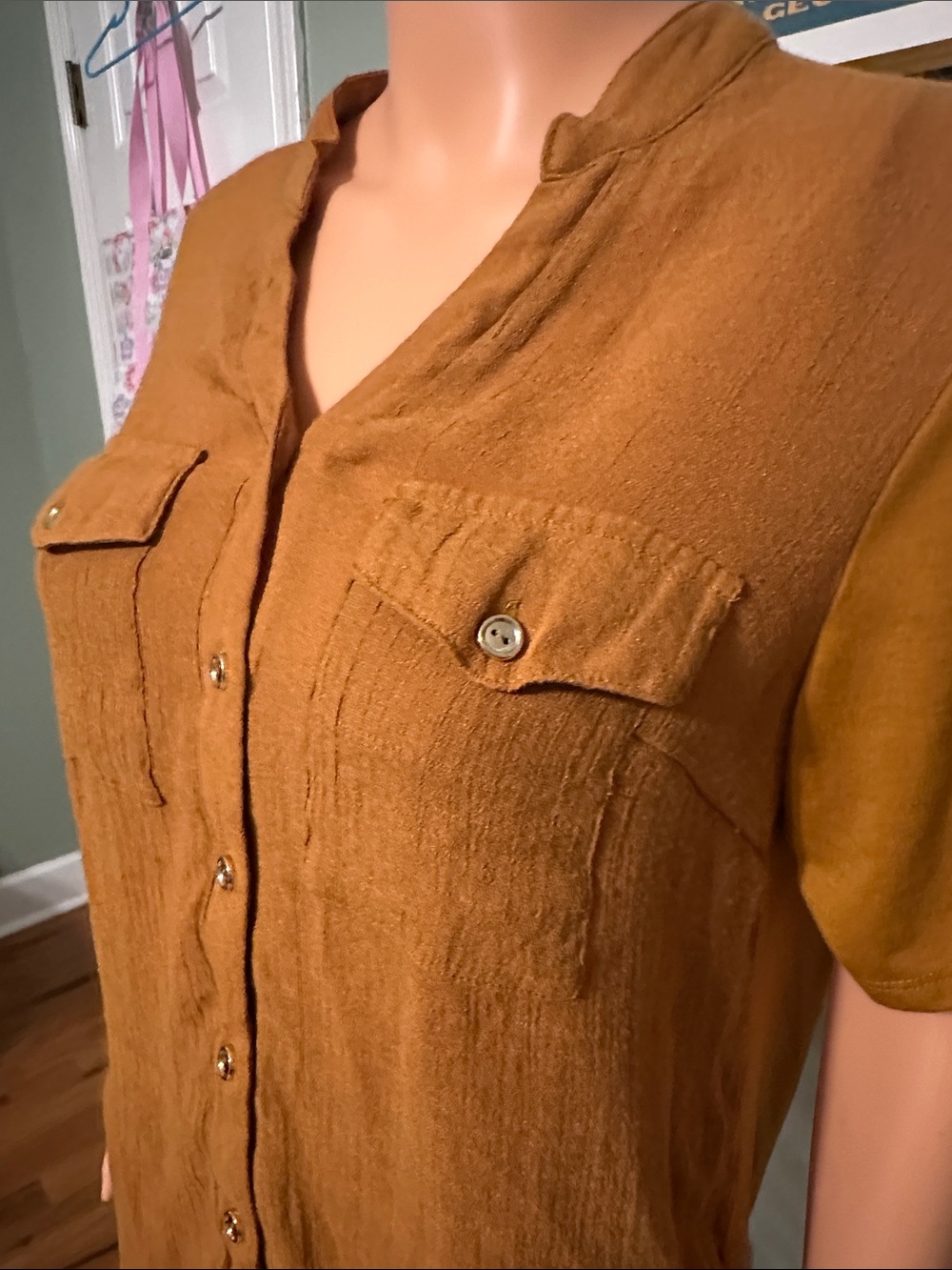 Button-Front Short Sleeve Tunic in Rust - Picture 4 of 7